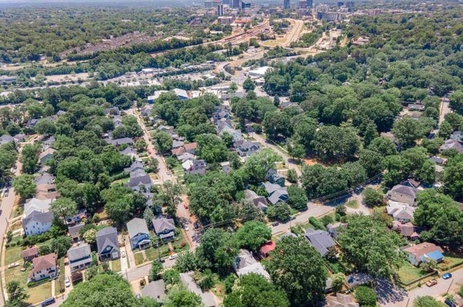 200 W Roanoke Park Dr