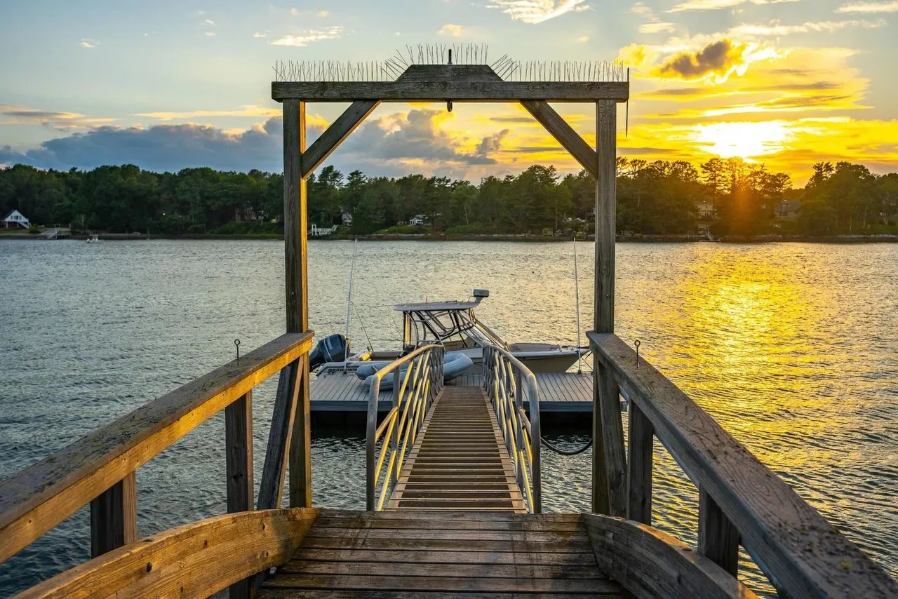 Dockside Living: Stunning Oceanfront Homes with Private Docks