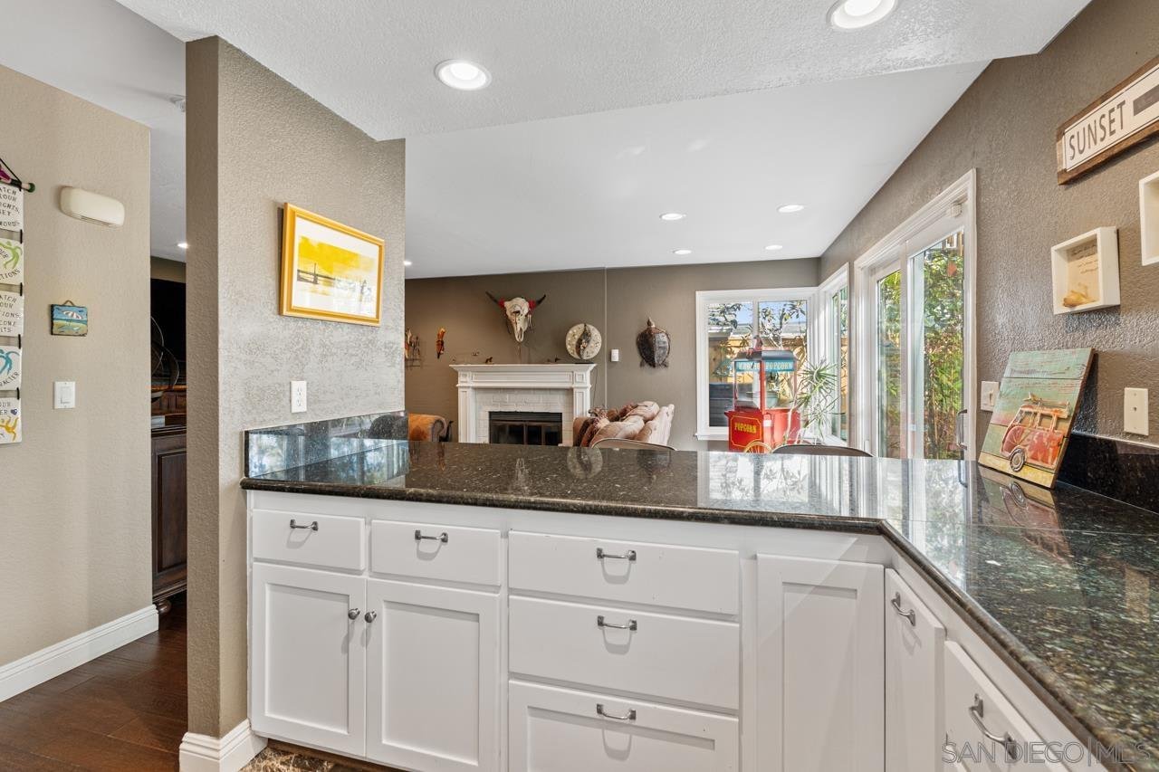 1815 Hawk View Dr