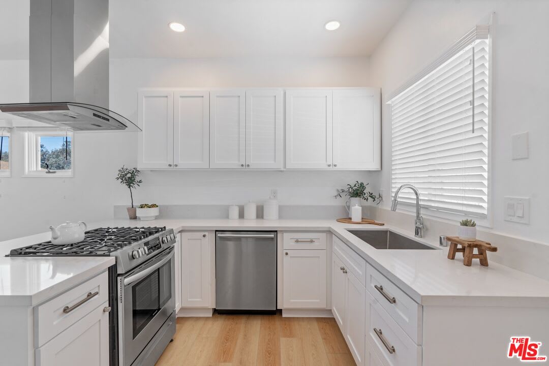 525 Venice Way