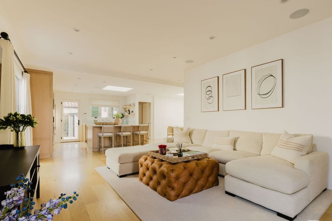 Solaris Pavilion, Westbourne Dr, 90048