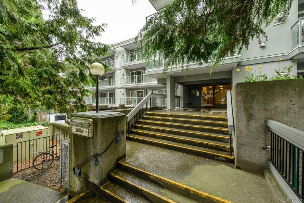 412-2022 Foul Bay Rd