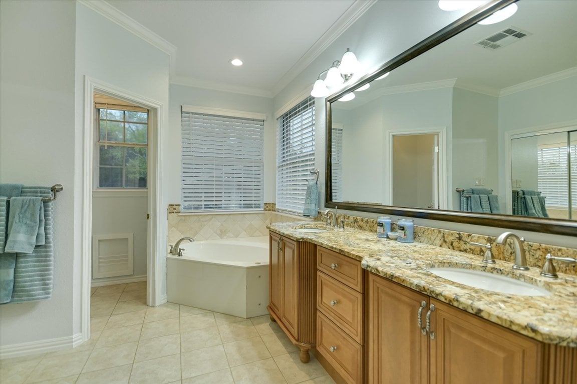 2112 Cliffs Edge Dr
