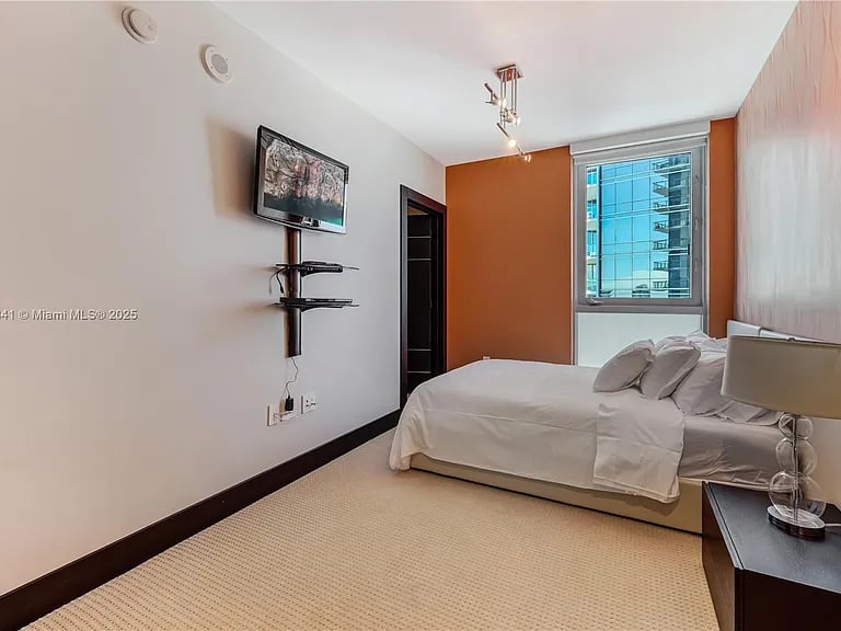 17001 Collins Ave # 2508