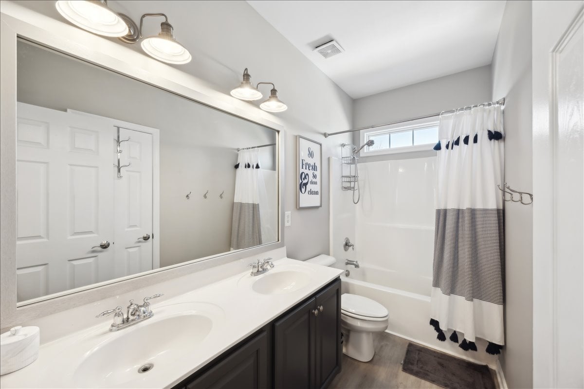 4513 Lake Summer Mews