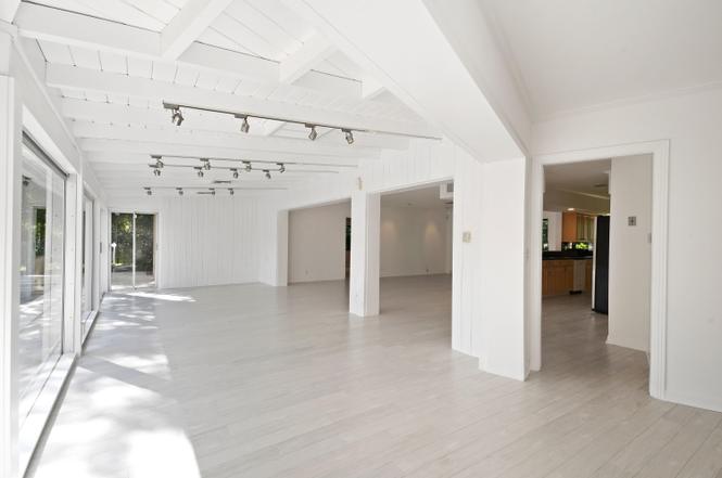 270 Russlyn Dr