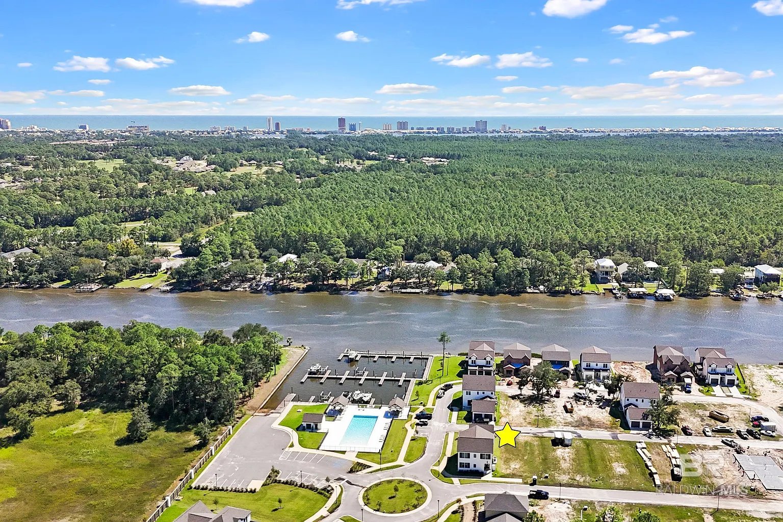 902 Inlet Cir