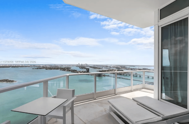 LUXURY IN THE MIAMI SKY