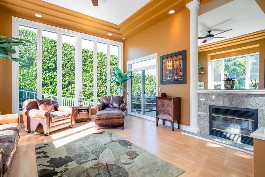 386 Beachview Dr