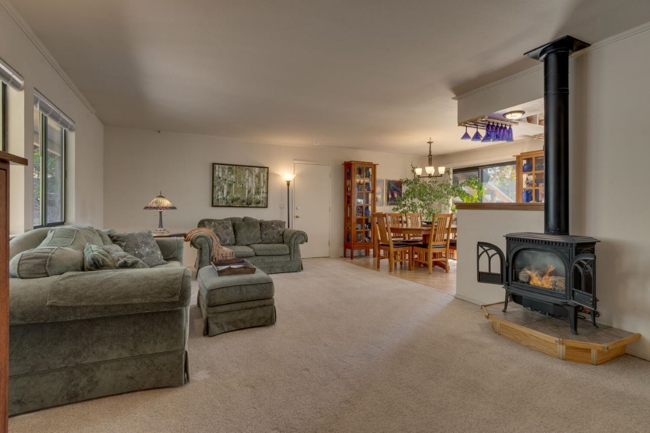 3070 Panorama Dr