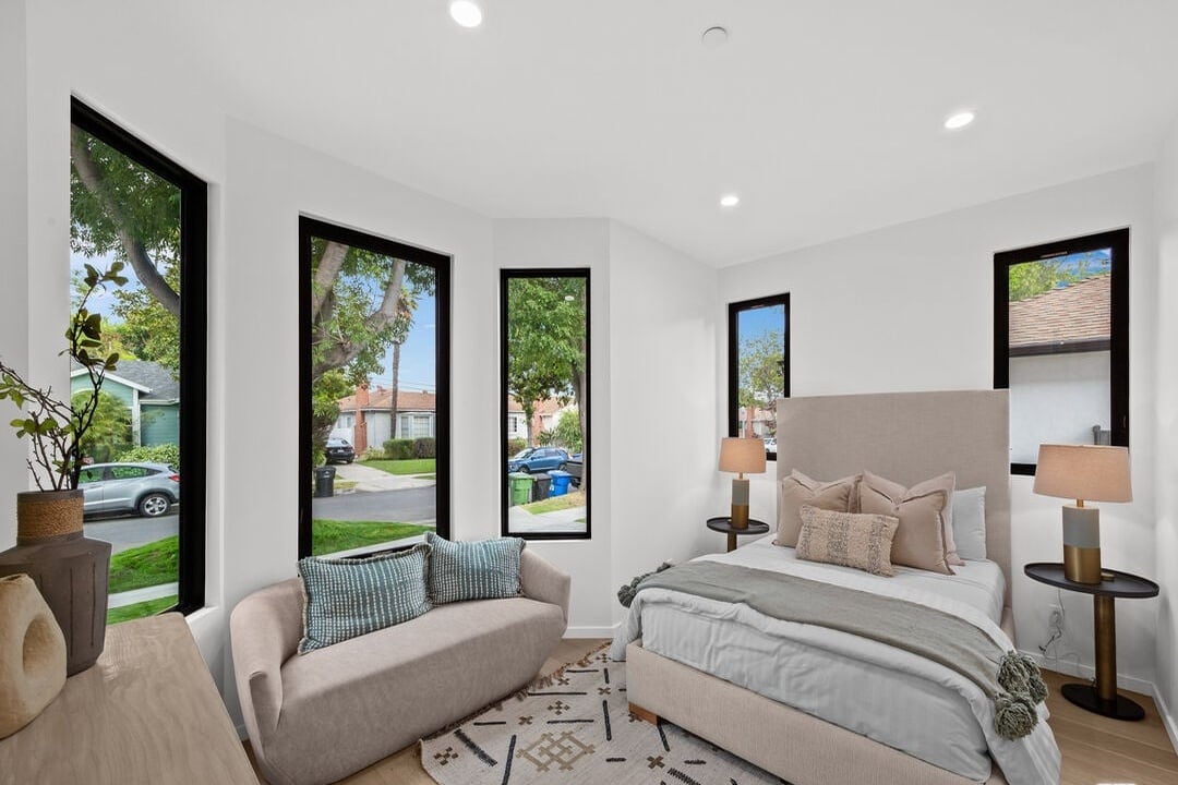 Castle Heights Pl, 90034