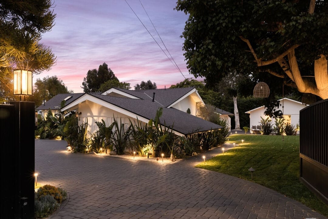 Echelon Pavilion, Grayfox St, 90265