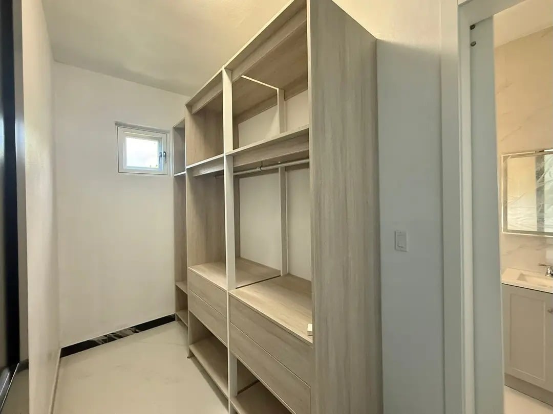 1079 Rogue's Bay 3 Bedroom Apartment 