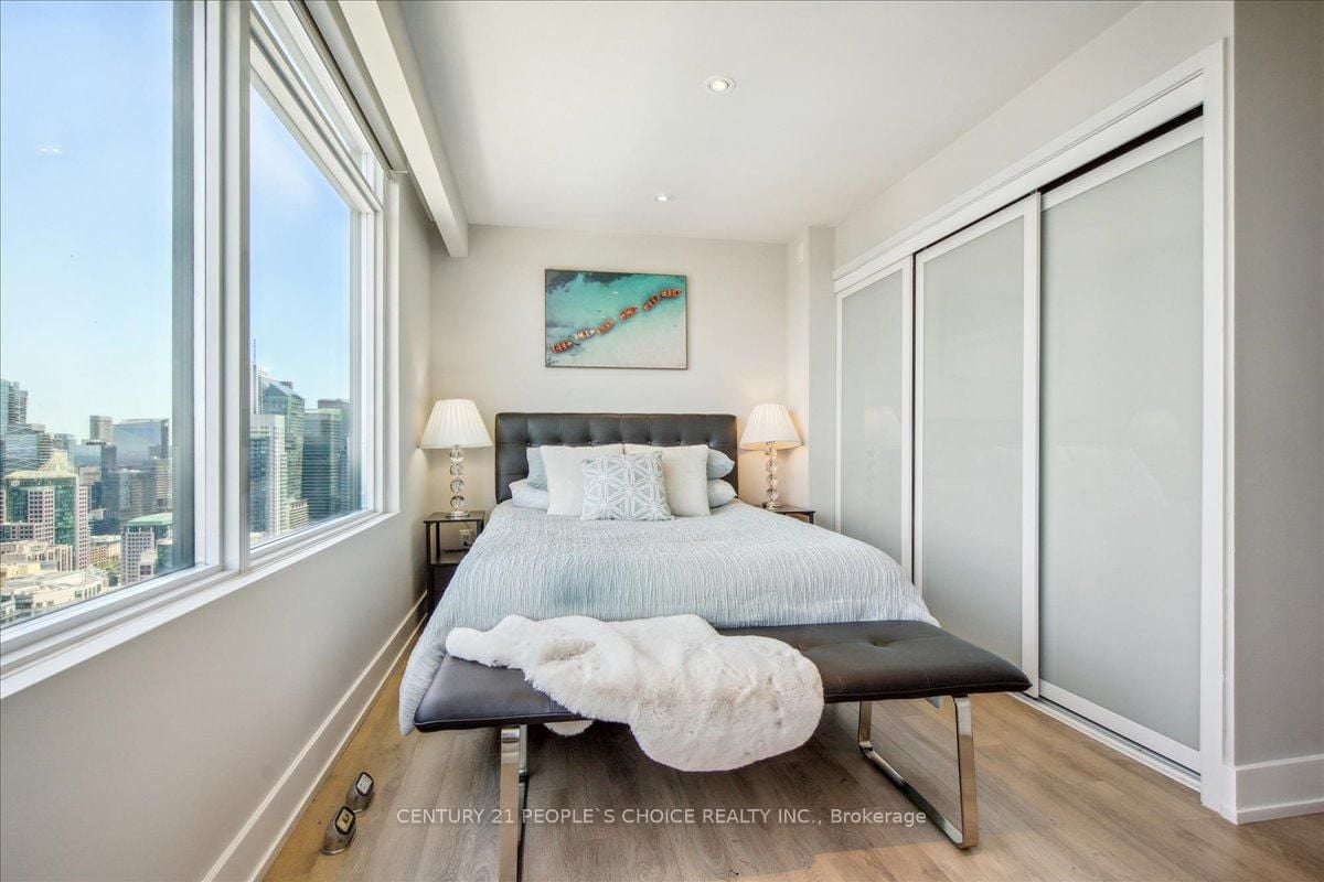 WATERFRONT LUXURY 