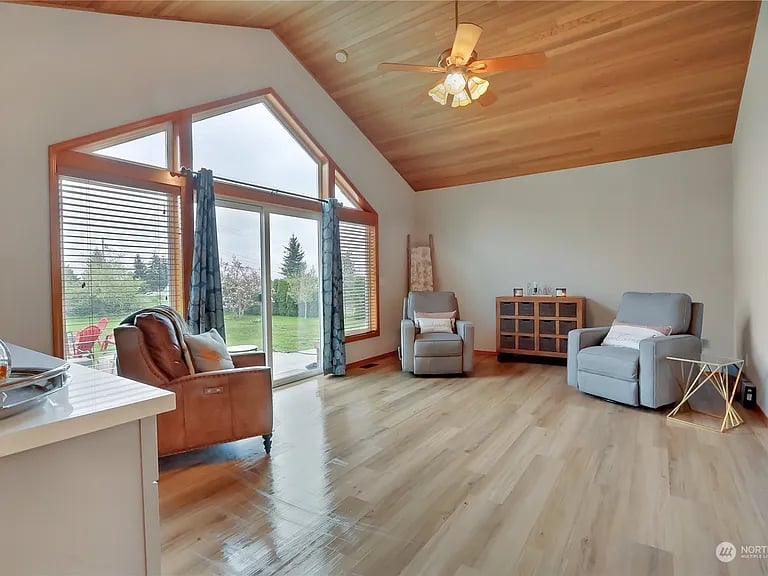 10112 252nd Street E