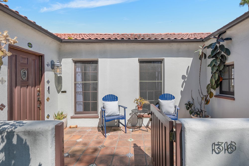 1316 S Redondo Blvd