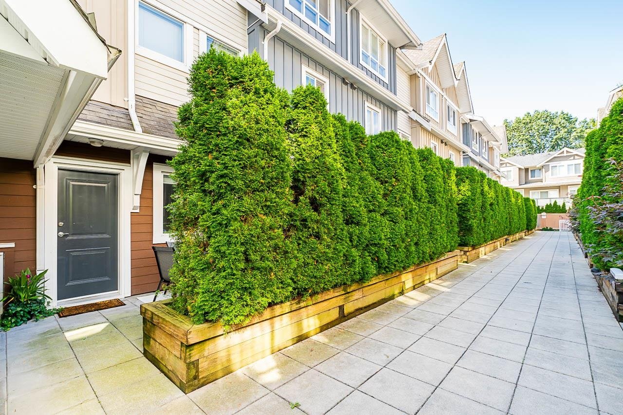 401-1661 Fraser Ave