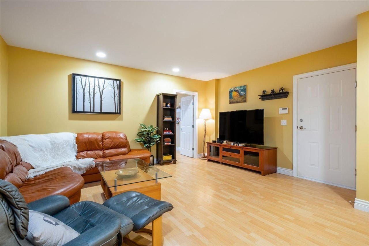 386 Beachview Dr