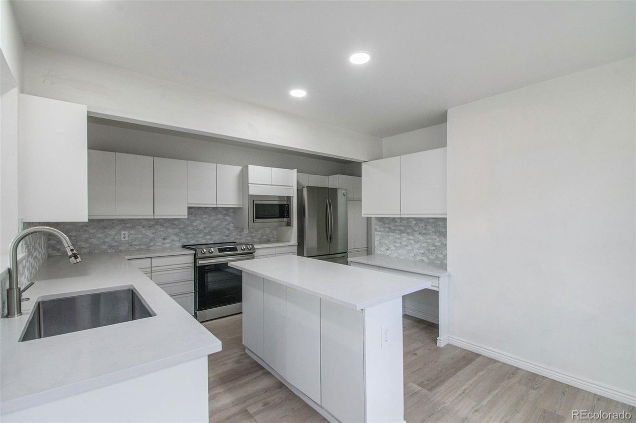 6225 Apache Dr