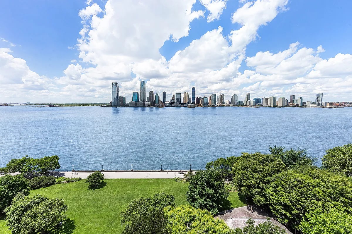 20 River Terrace Unit: 14M