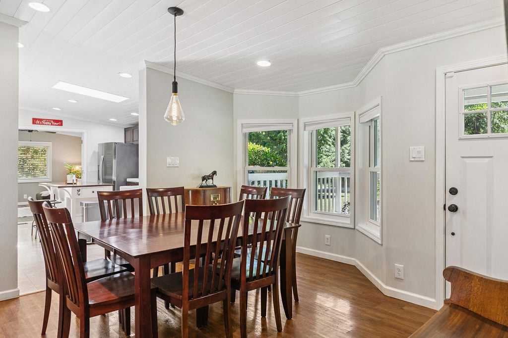 60 NE Davis Farm Road