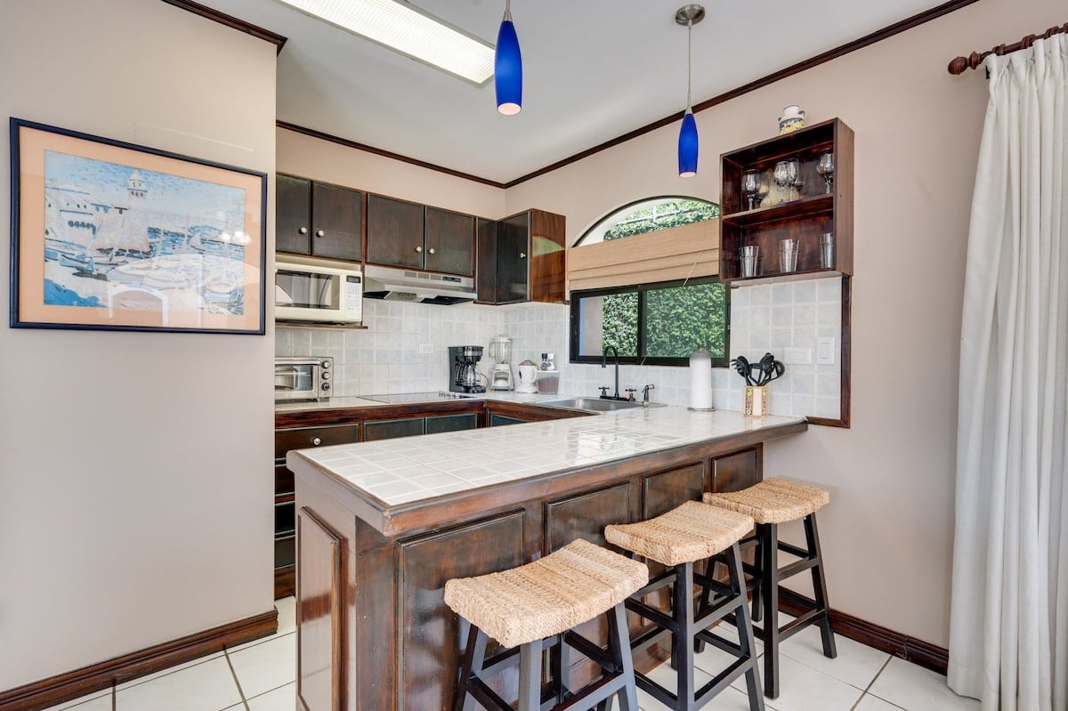 Flamingo Marina Real 11 – Move-in Ready Condo Steps from Flamingo Beach   