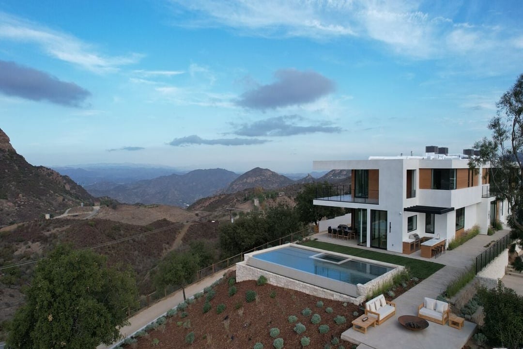 Mulholland Hwy, 90265