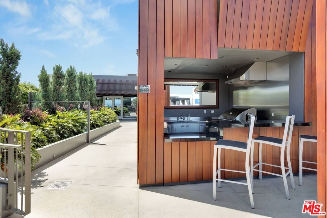 6250 Hollywood Blvd, #15A/B