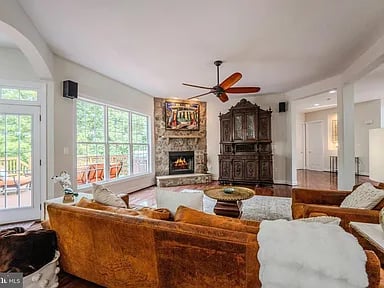 106 Calvary Ct SE