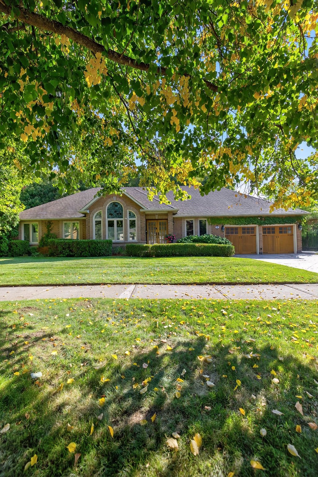 6 Falling Leaf Crt, Aurora