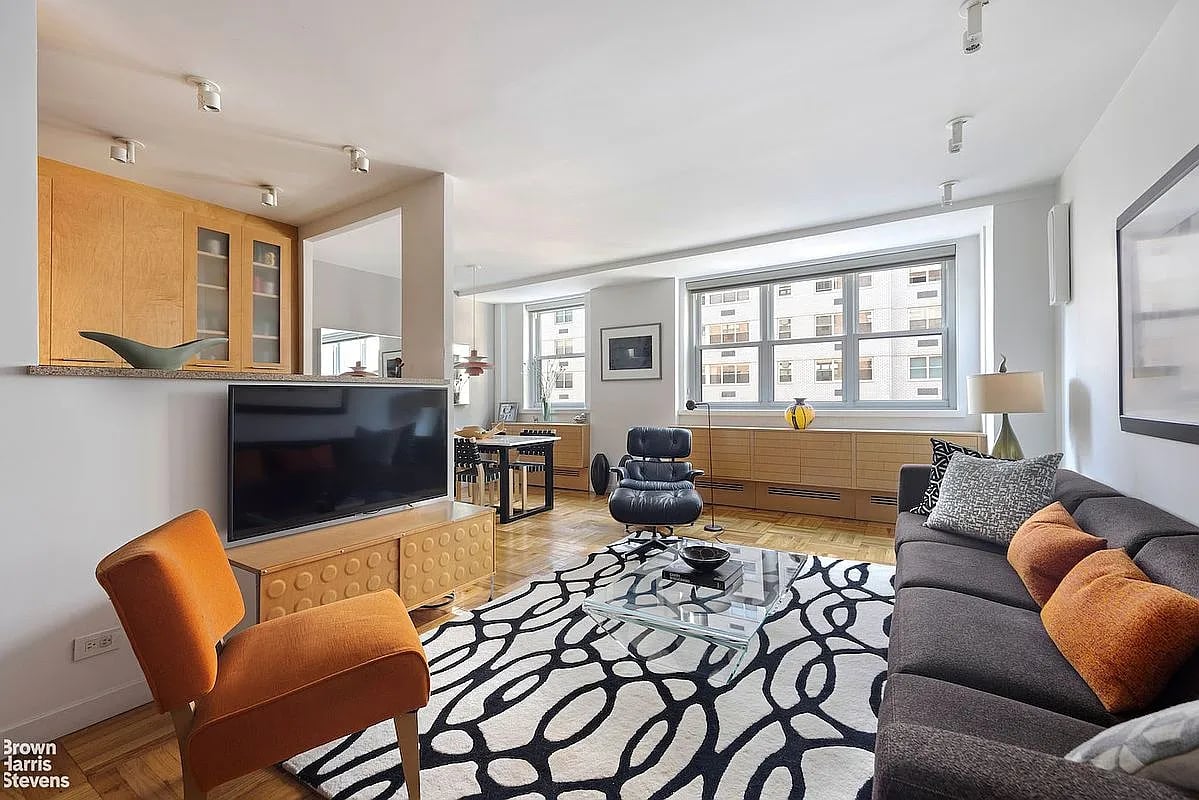 63 E 9th St, #8MN