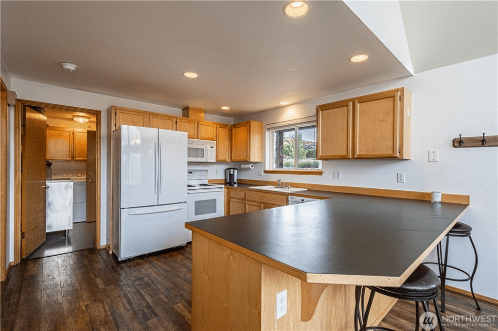 325 W Emerson Dr