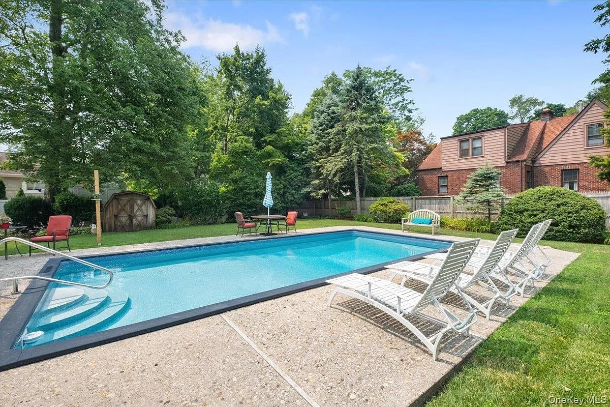 651 Secor Rd