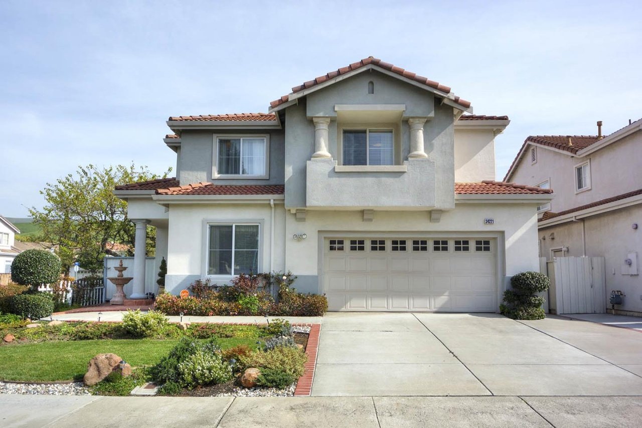 34221 Torrey Pine Ln