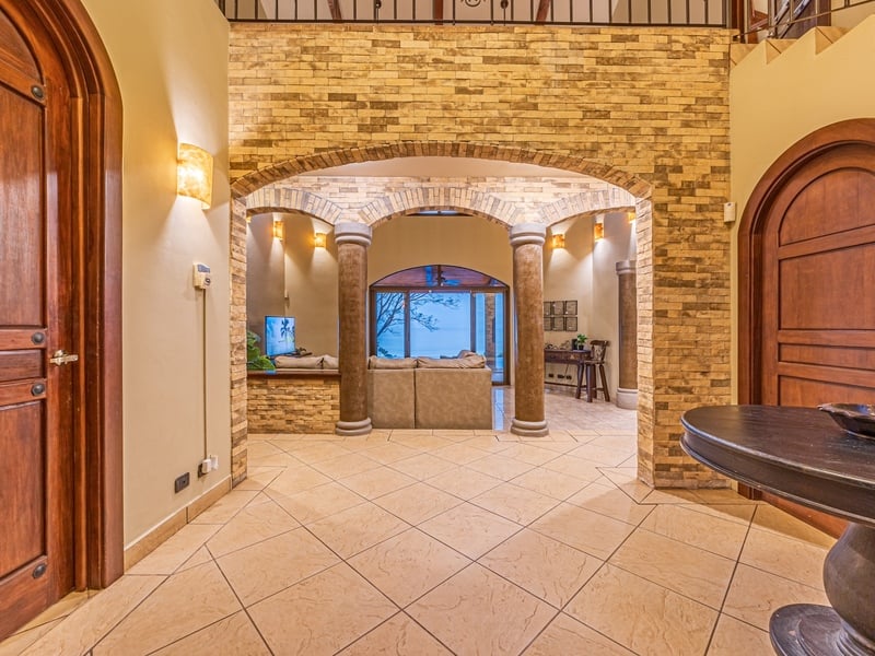 Villa Pacifica: Luxury Oceanview Retreat Steps from the Beach