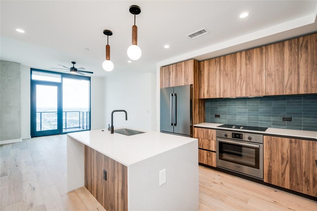 84 East Ave Unit 3703