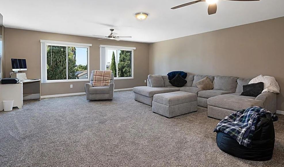 5676  Chateau Dr San Diego, CA