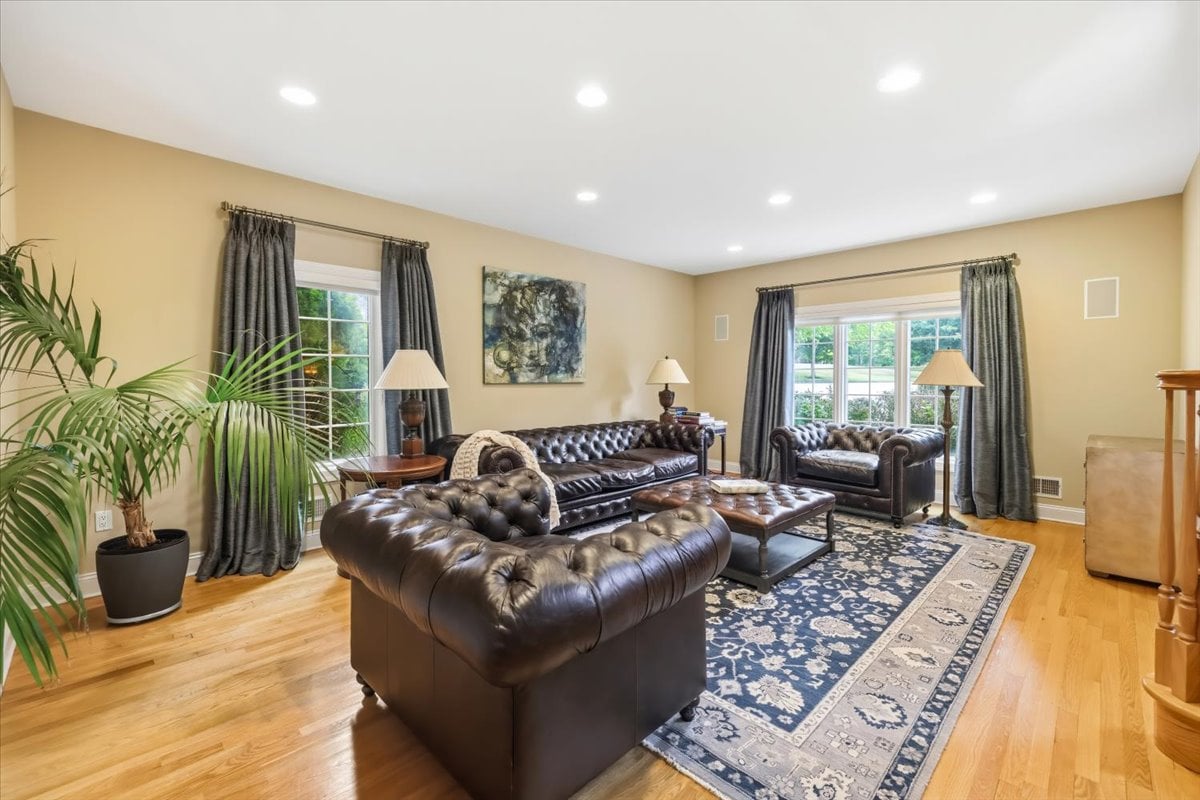 4 Centennial Ct, Totowa, NJ