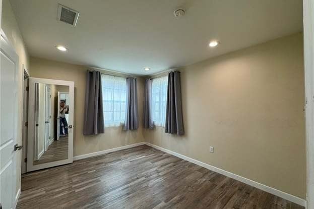 434 N Beachwood Dr