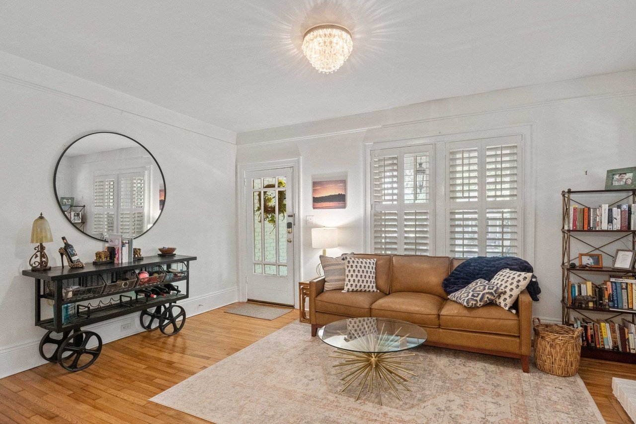 200 W Roanoke Park Dr