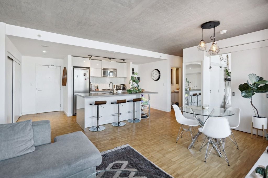128 W Cordova St, #1601