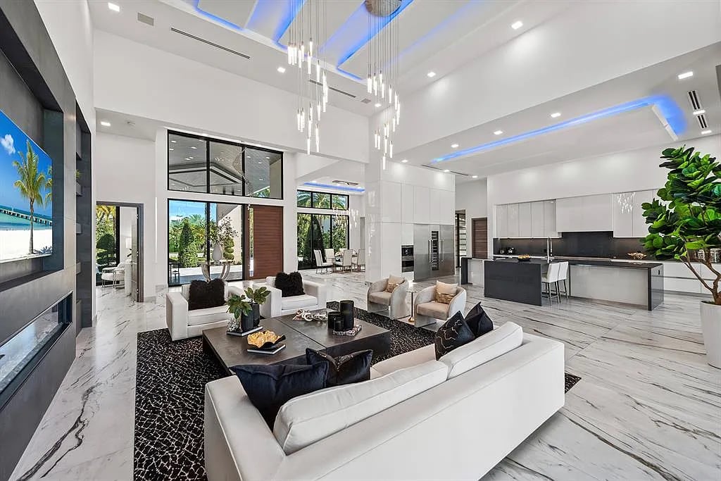 4041 Country Club Ln