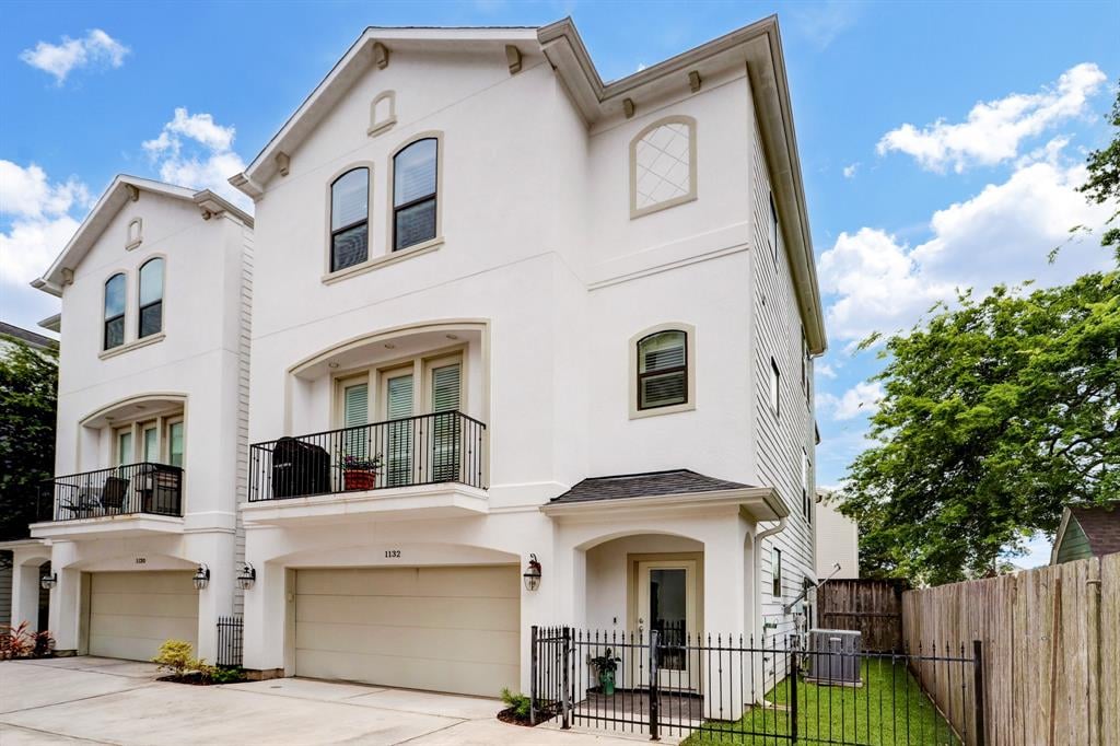 1132 W 24th St