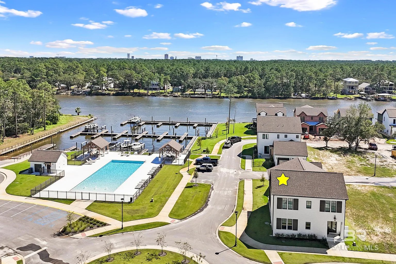 902 Inlet Cir