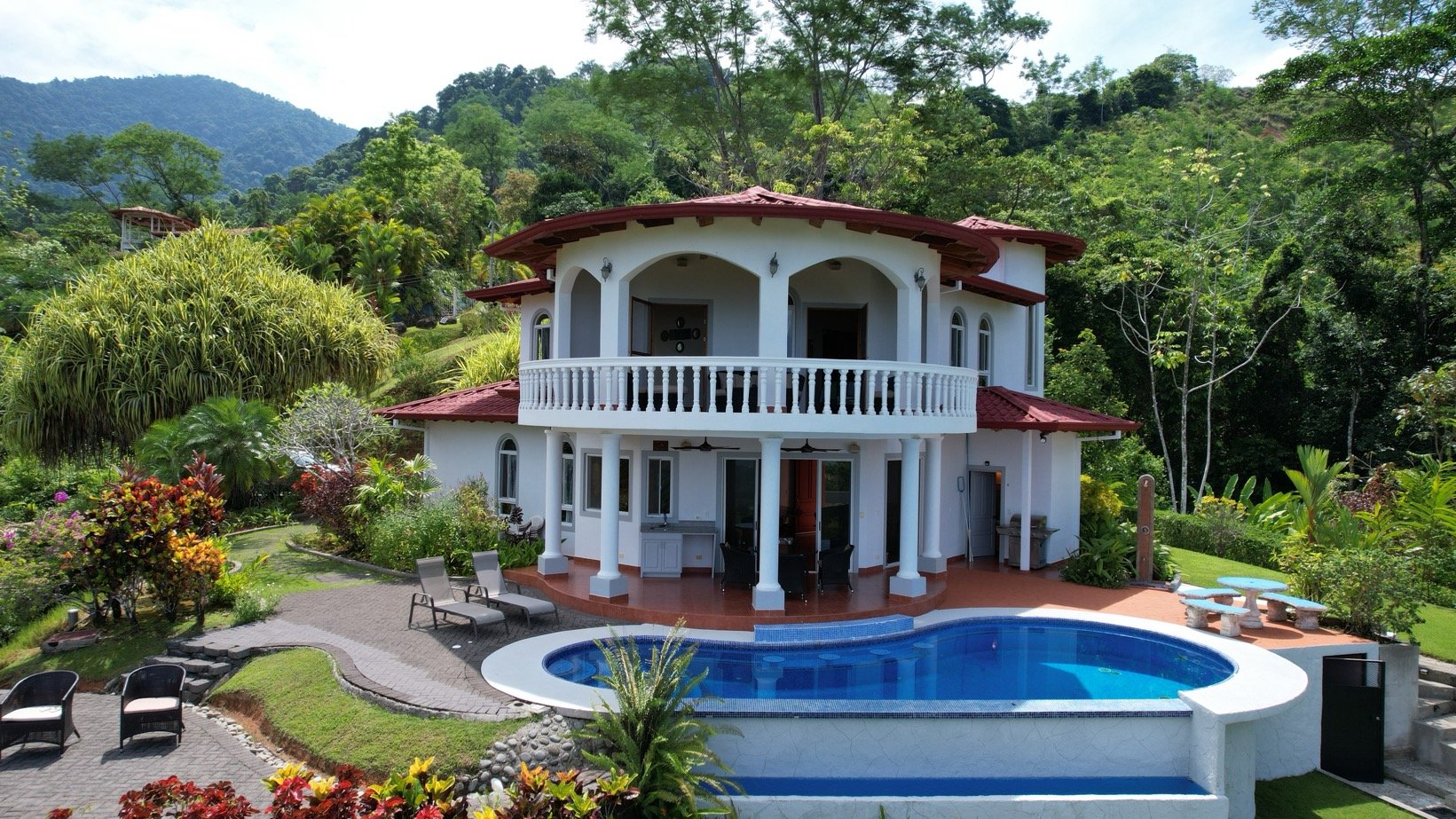 Ojochateau - Rare Ocean & Mountain View 4BR Home in Costa Rica
