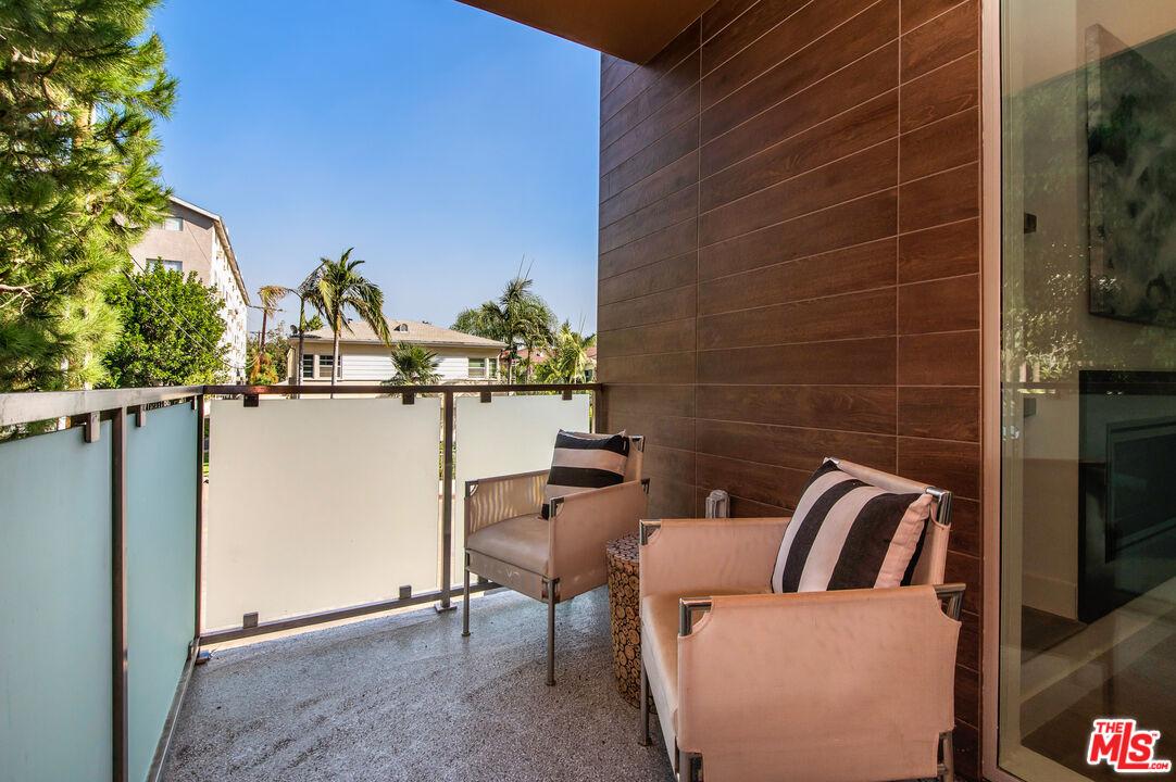 1367 N Alta Vista Unit: 301