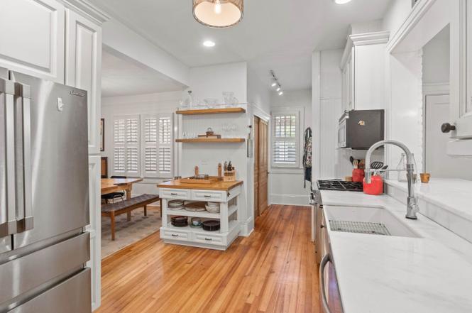 200 W Roanoke Park Dr