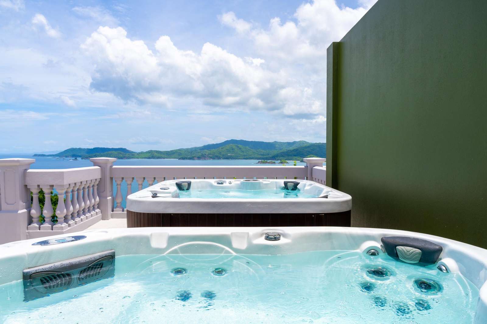 360 Splendor del Pacifico #305 | Oceanview Perfection – Just Steps from the Infinity Pool