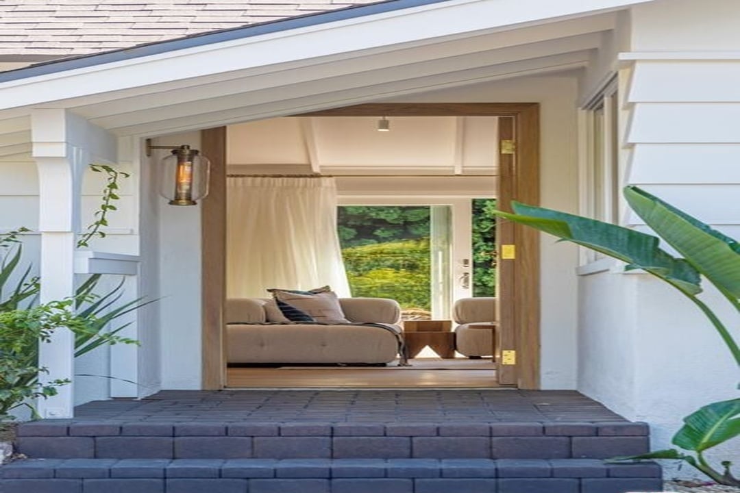 Echelon Pavilion, Grayfox St, 90265