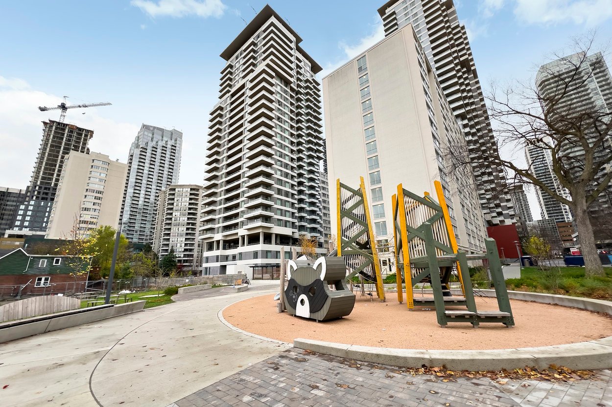 25 Holly St Unit: 708
